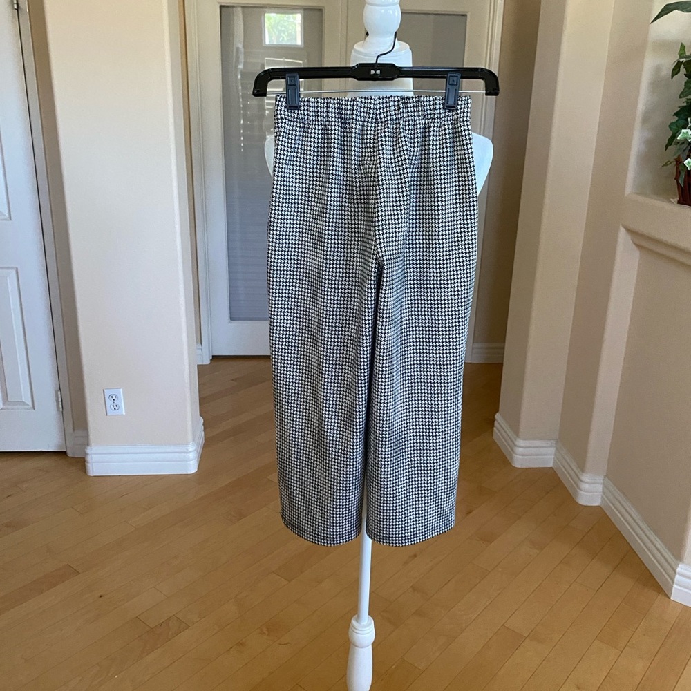 Set of Two Zara Kids Black and White Wide Legged Pants and Long Sleeved Top - Picture 8 of 11